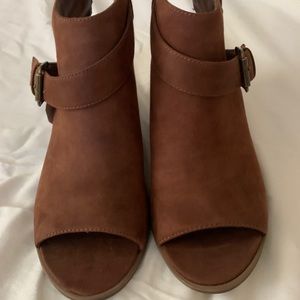 Size 10 brown-suede memory foam peep toe booties